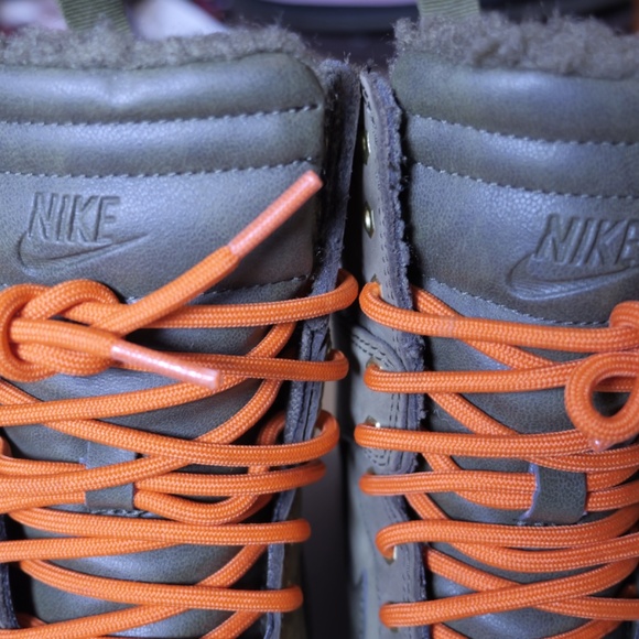 Size 7 - Nike Dunk Sky SneakerBoot 2.0 Dark Loden Raspberry - Picture 7 of 14